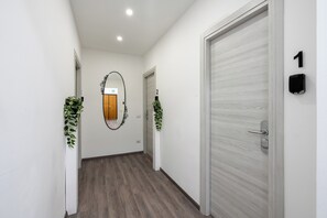 Living area - ReRent Rooms - 36 TRIONFALE GUESTHOUSE (Roma)