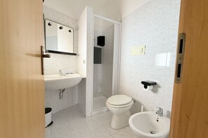 Doccia, bidet, asciugamani