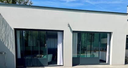 Guest house heated pool free parking 2 minutes from the Jardin des Plantes!