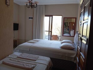Triple Room, Garden View - W Antic Pansiyon (Mugla)