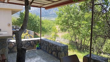 Superior Room, Garden View | Outdoor dining