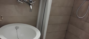 Apartment 'La Casa Di Patty Sutri' with Wi-Fi and Air Conditioning