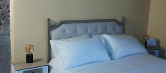 Apartment 'La Casa Di Patty Sutri' with Wi-Fi and Air Conditioning