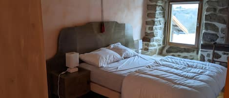WiFi, bed sheets