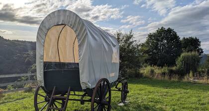 Glamping « La CalĂšche Western » Ă Lafarre â Aventure authentique en pleine nature