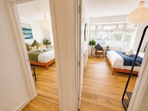 Iron/ironing board, free WiFi, bed sheets - Mudeford Coastal Retreat - Parking - Walk to Beach - Pet Friendly - Sleeps 6 (Christchurch)