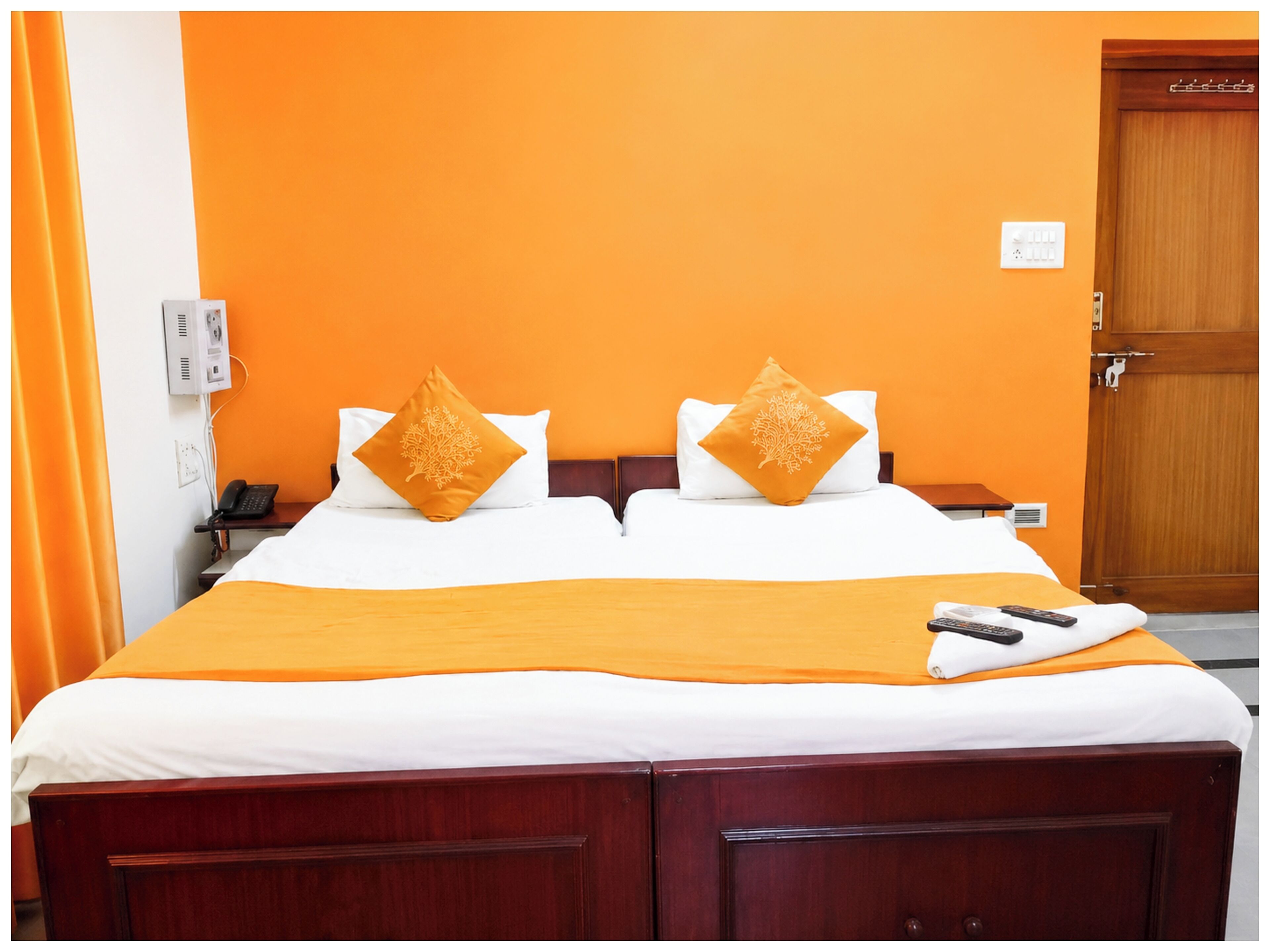Hypo-allergenic bedding, desk, soundproofing, free WiFi