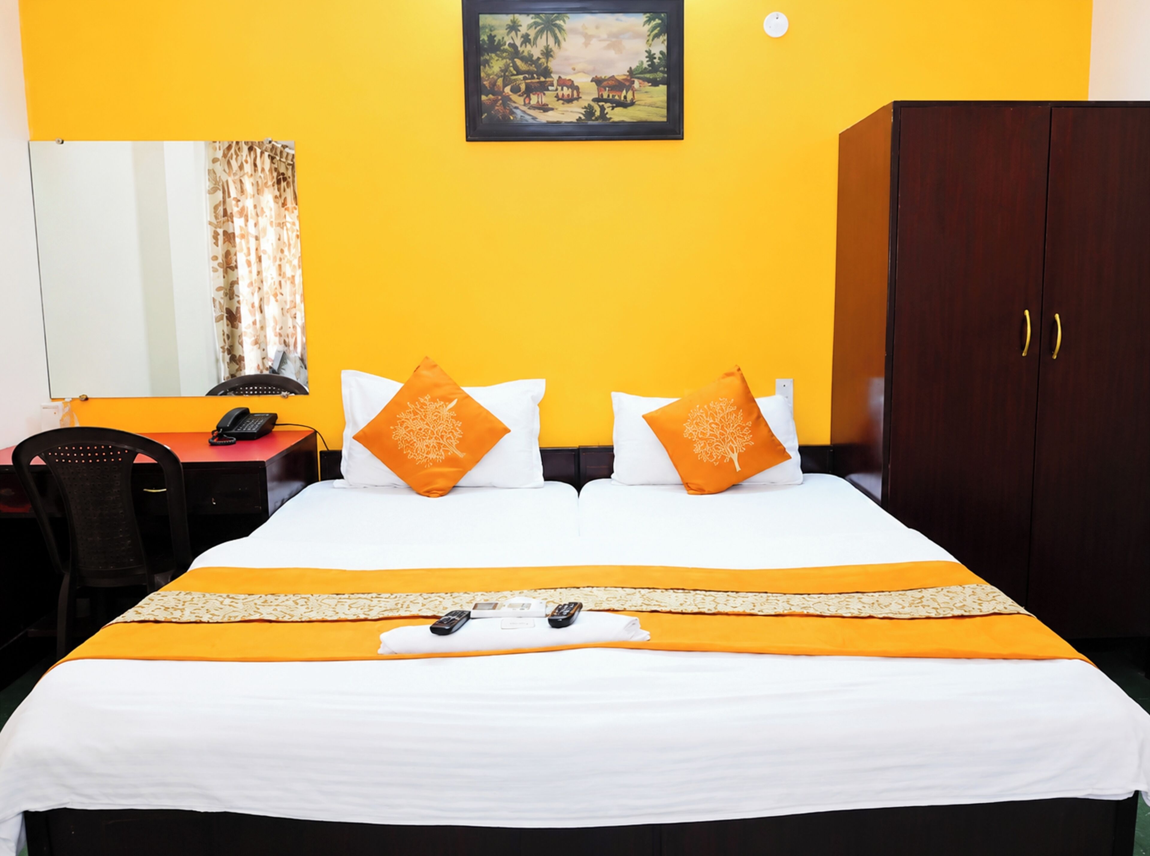 Hypo-allergenic bedding, desk, soundproofing, free WiFi