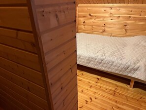 Cabaña, 2 habitaciones, junto a la pista de ski | Tabla de planchar con plancha, wifi gratis y ropa de cama 