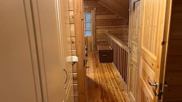 Cabin, 2 Bedrooms, Slope side | Iron/ironing board, free WiFi, bed sheets