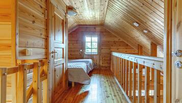 Cabin, 2 Bedrooms, Slope side