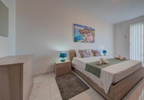Desk, travel cot, WiFi, bed sheets - Charming Gozo Escape | Balcony • AC • Fast Wi-Fi (Iż-Żebbuġ)
