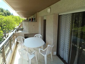 Outdoor dining - Vrbo Property (Salou)