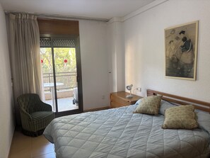 Room - Vrbo Property (Salou)