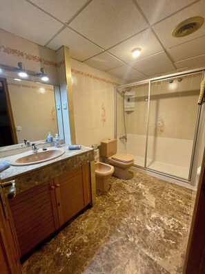 Bathroom - Vrbo Property (Salou)