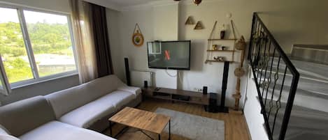 Apartment, 3 Bedrooms, Accessible, Smoking | Living room