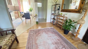 Apartment, 3 Bedrooms, Accessible, Smoking | Living room