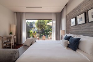 Free minibar items, desk, laptop workspace, free WiFi - Serene Maerim Villa (Mae Rim)
