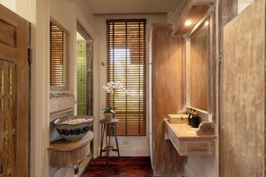 Superior Villa, Pool View | Bathroom | Shower, free toiletries, hair dryer, towels - Serene Maerim Villa (Mae Rim)