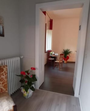 Superior Double Room, Balcony, City View | Interior
