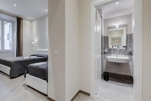 Bathroom - Vrbo Property (Roma)