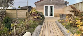 Rural cabin for 2 with hot tub