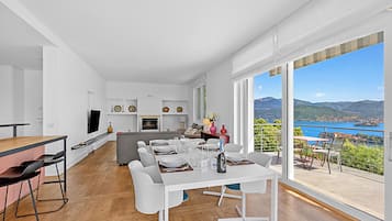 Vila família, vários quartos, geladeira e micro-ondas (Villa Alessia,Lake Maggiore View) | Opções para refeição