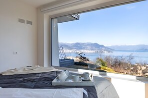 Villa Familiale, plusieurs chambres, réfrigérateur et four à micro-ondes (Villa Alessia Stresa) | 4 chambres, espace de travail pour ordinateur portable, Wi-Fi gratuit