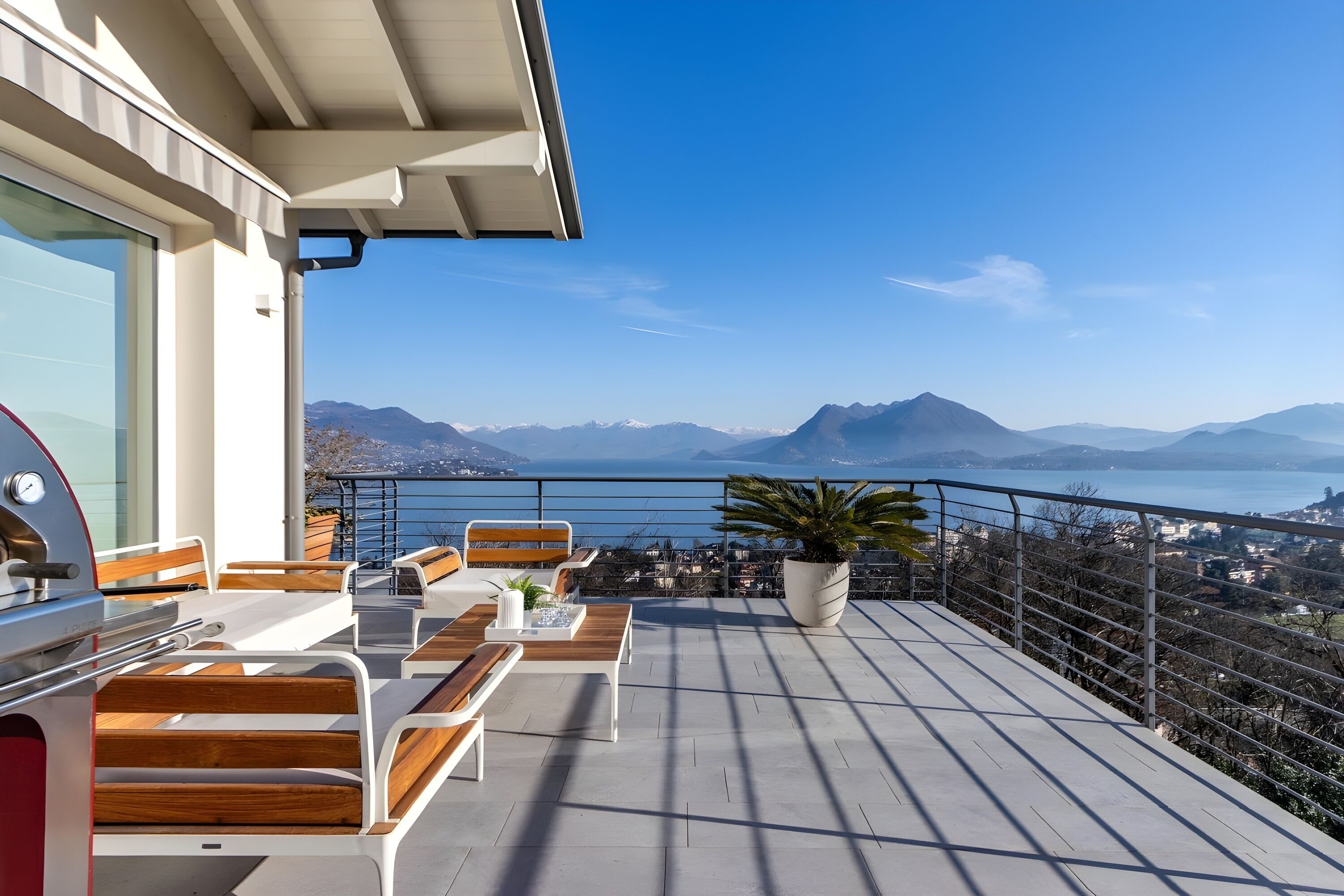 Familienvilla, Mehrere Schlafzimmer, Kühlschrank und Mikrowelle (Villa Alessia,Lake Maggiore View) | Unterkunftsgelände