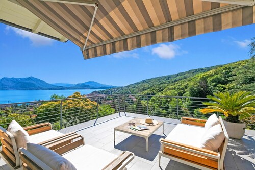 Villa Alessia - 4 bed Villa With Lake Maggiore View