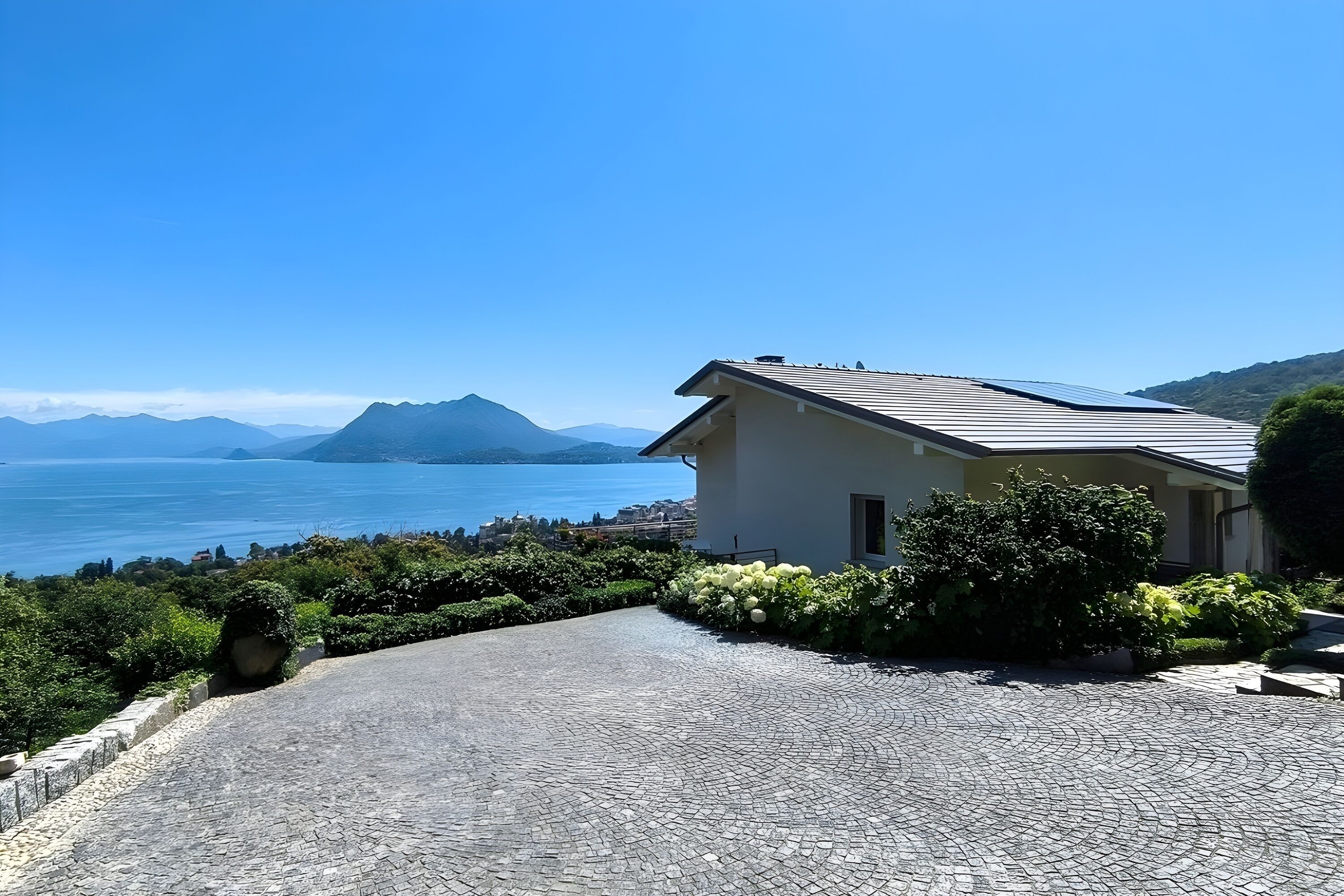 Villa familiare, camere multiple, frigorifero e microonde, lato montagna (Villa Alessia Stresa) | Parco della struttura