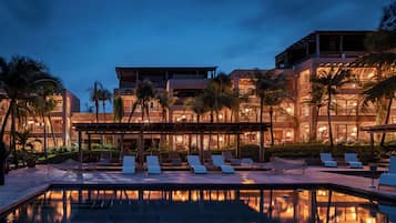Outdoor pool, pool loungers