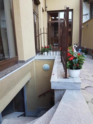 Semi-basement Studio | Exterior detail