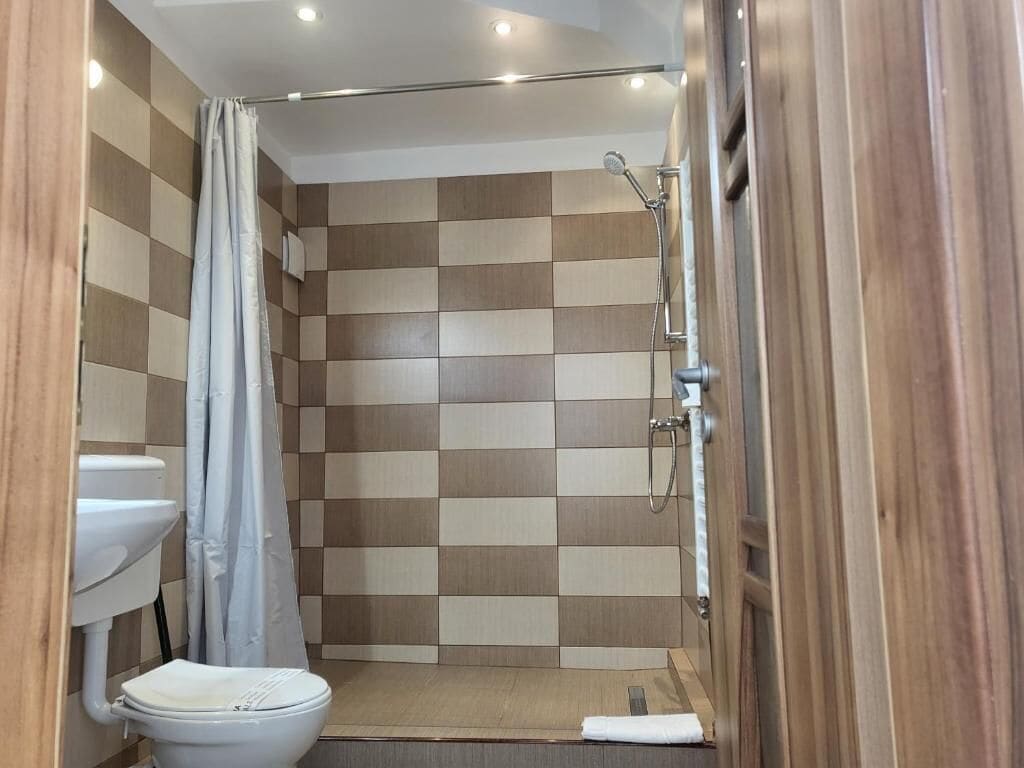 Basic Studio, Patio | Bathroom