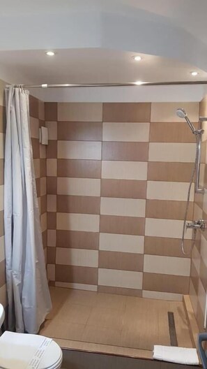 Basic Studio, Patio | Bathroom