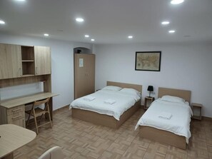 Habitación triple básica | Wifi gratis 