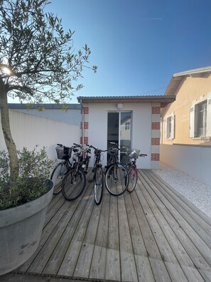 Property grounds - Arcachonnaise 5 bedrooms, quiet, bikes, 500M from the beach (Arcachon)