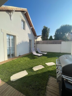 Property grounds - Arcachonnaise 5 bedrooms, quiet, bikes, 500M from the beach (Arcachon)