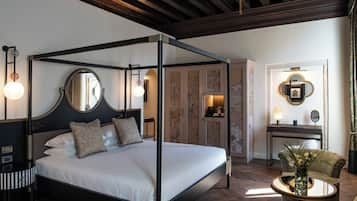 Suite junior | Minibar, caja fuerte, cortinas opacas y cunas gratuitas