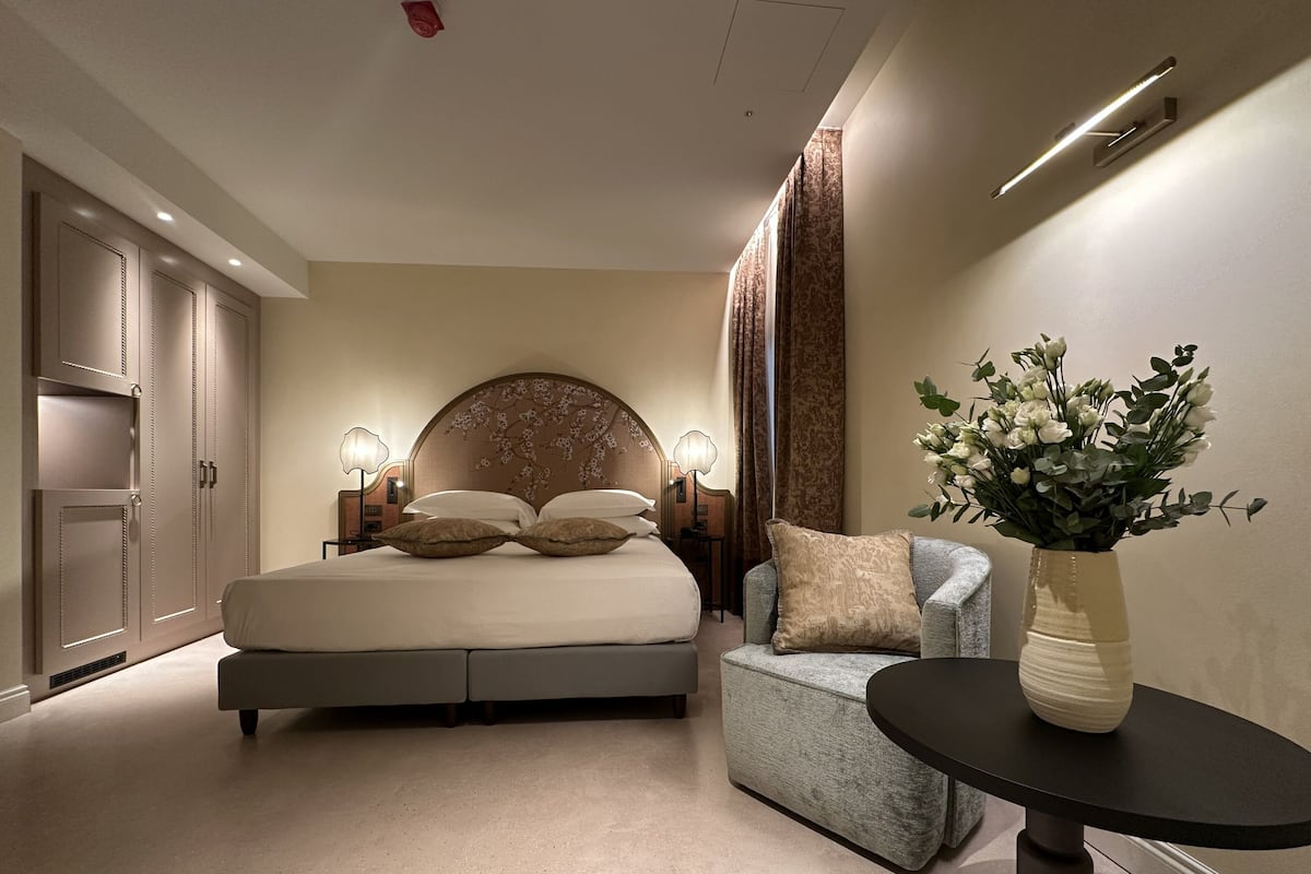 Classic Double Room | In-room safe, desk, blackout drapes, free WiFi