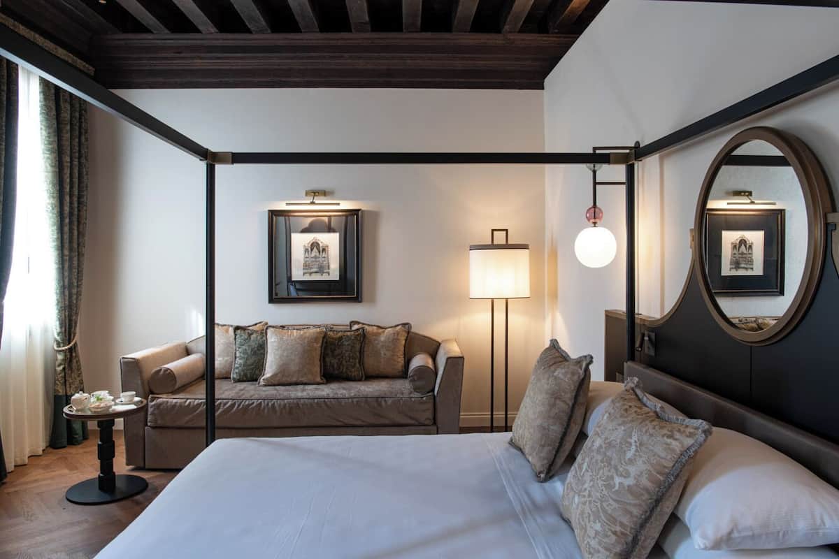Junior Suite | Minibar, in-room safe, blackout curtains, free cots/infant beds