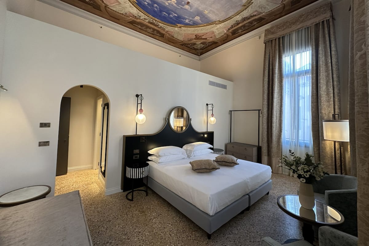 Superior Double Room | In-room safe, desk, blackout drapes, free WiFi