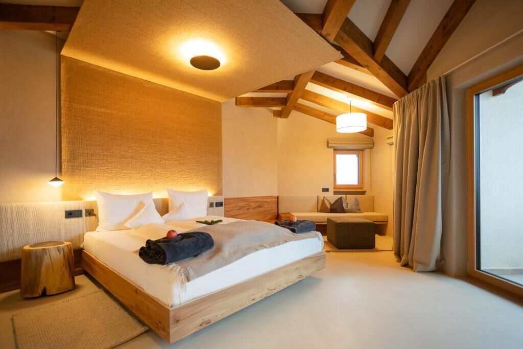 Junior-Suite, 1 King-Bett, Balkon, Bergblick | Zimmersafe, individuell dekoriert, individuell eingerichtet