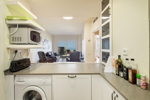 Fridge, microwave, oven, stovetop - Apartment 'Sa Calma I Bajos D' with Sea View, Wi-Fi and Air Conditioning (Begur)