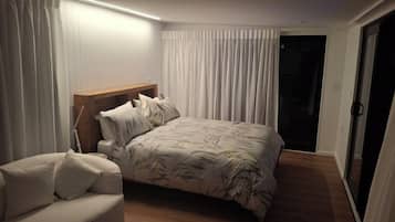 1 bedroom, bed sheets