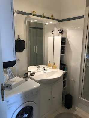 Shower - Holiday Home “Le Mascaret T2 Cabine Apartment” with Wi-Fi (Saint-Valery-sur-Somme)
