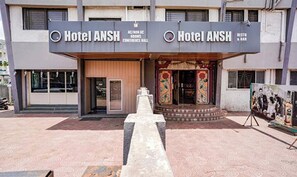 Property entrance - Fabhotel Ansh (Chhatrapati Sambhajinagar)