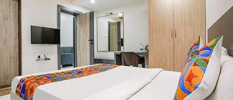 Egyptian cotton sheets, premium bedding, in-room safe, free WiFi