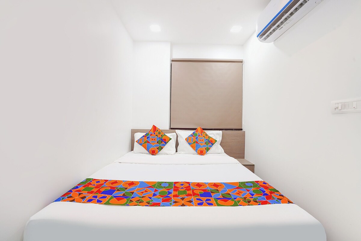 Deluxe Room | Egyptian cotton sheets, premium bedding, in-room safe, WiFi (free)