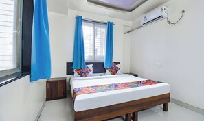Egyptian cotton sheets, premium bedding, in-room safe, free WiFi